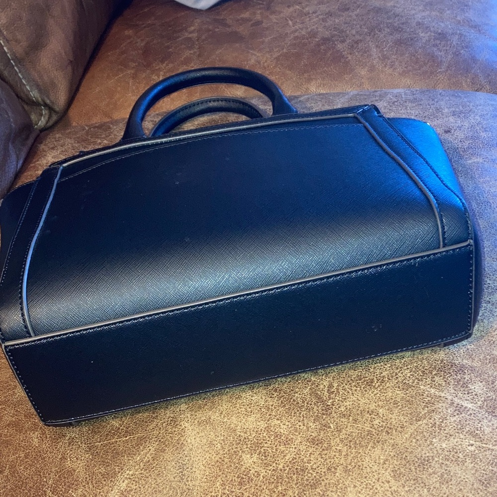 Liz Claiborne black 3 ZIPPER SATCHEL. With crossbody strap NWT - Picture 9 of 9